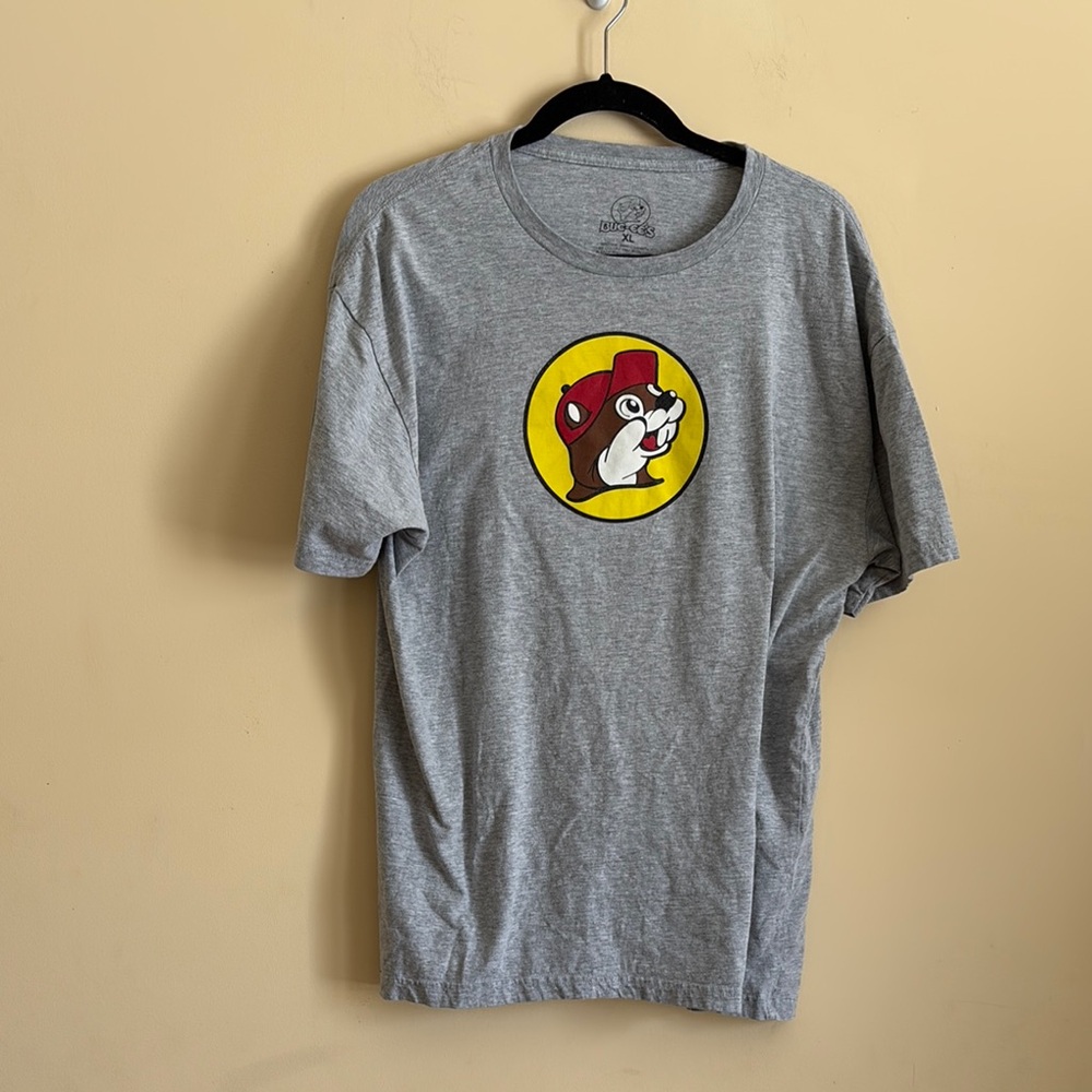 Buc-ee’s Gray‎ Graphic Logo T-Shirt with “Hodwy” Text on Back Size XL